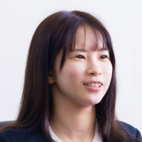 賀本 さくら 氏